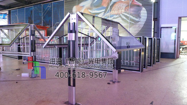 江蘇連云港滾動(dòng)燈箱24臺